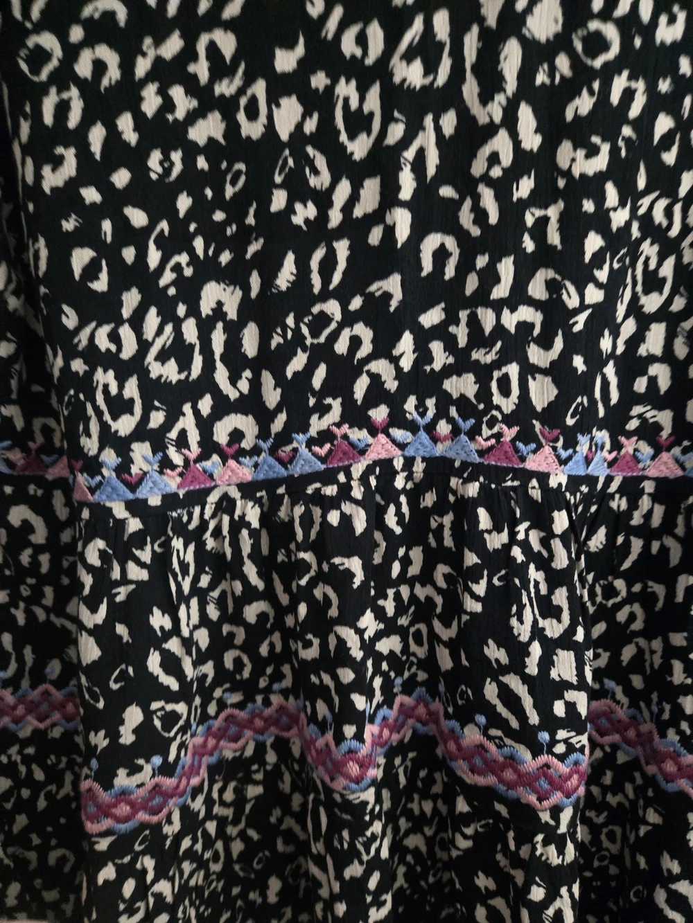 Anthropologie Black and Cream Leopard V-Neck Peasant Top with Embroidered Trim - Picture 5 of 5